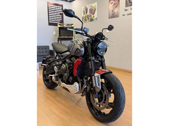 TRIUMPH TRIDENT 660 